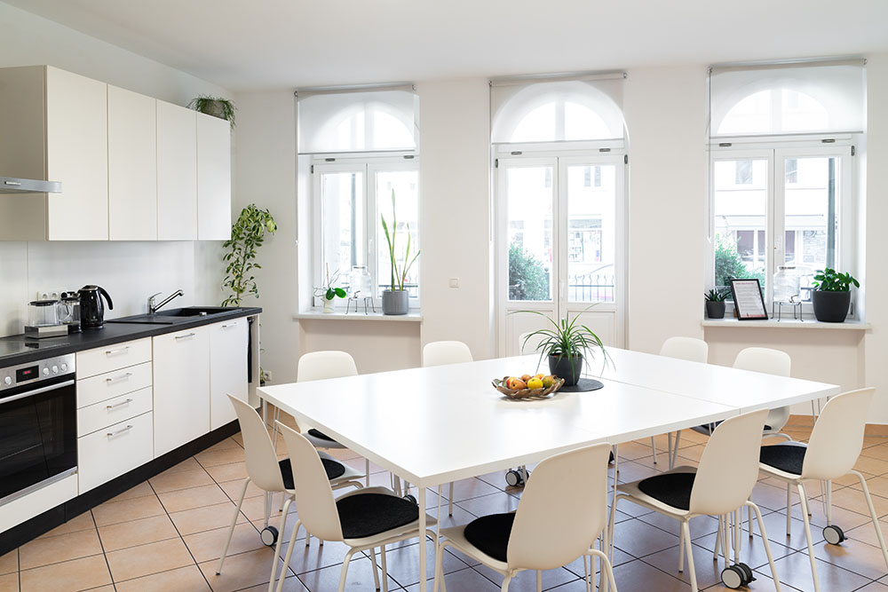 Blick in die leere Eventküche der Villa wirklich
